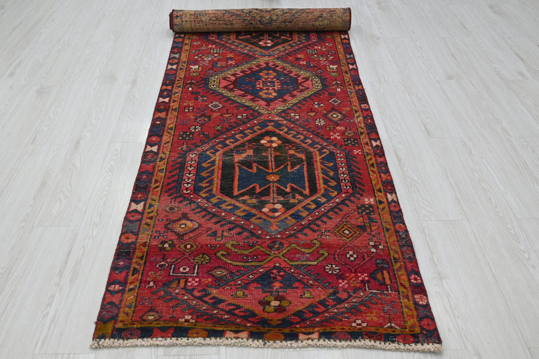 red Runner rug 2' 11" x 9' 11"