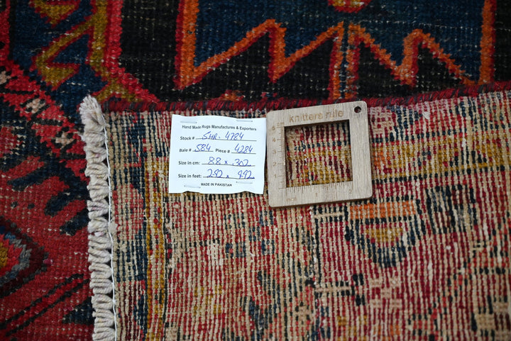 red Runner rug 2' 11" x 9' 11"