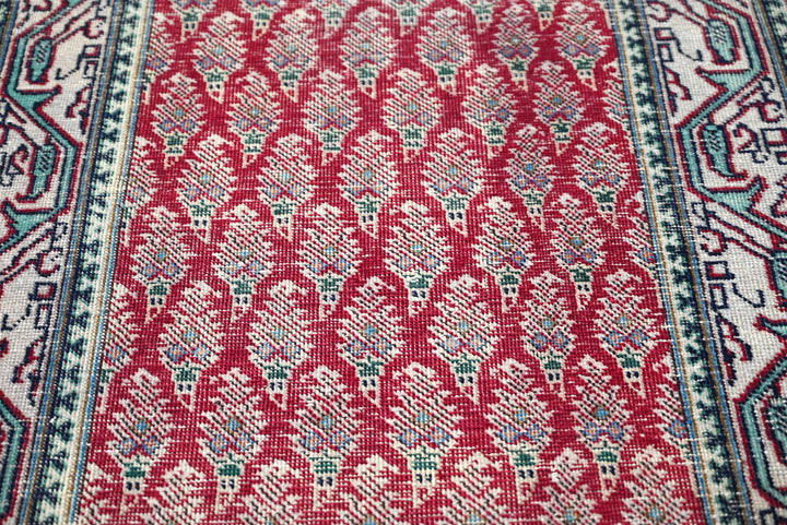 red Runner rug 3' 1" x 9' 6"