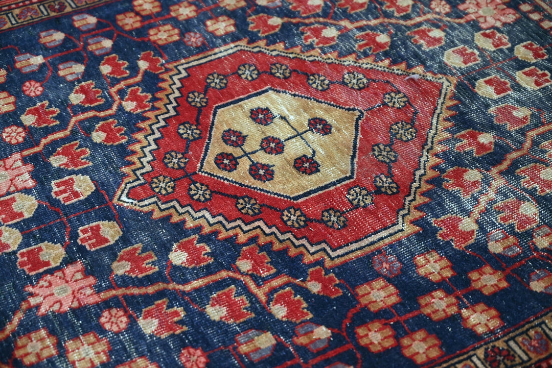 blue Medium rug 4' 3" x 6' 9"