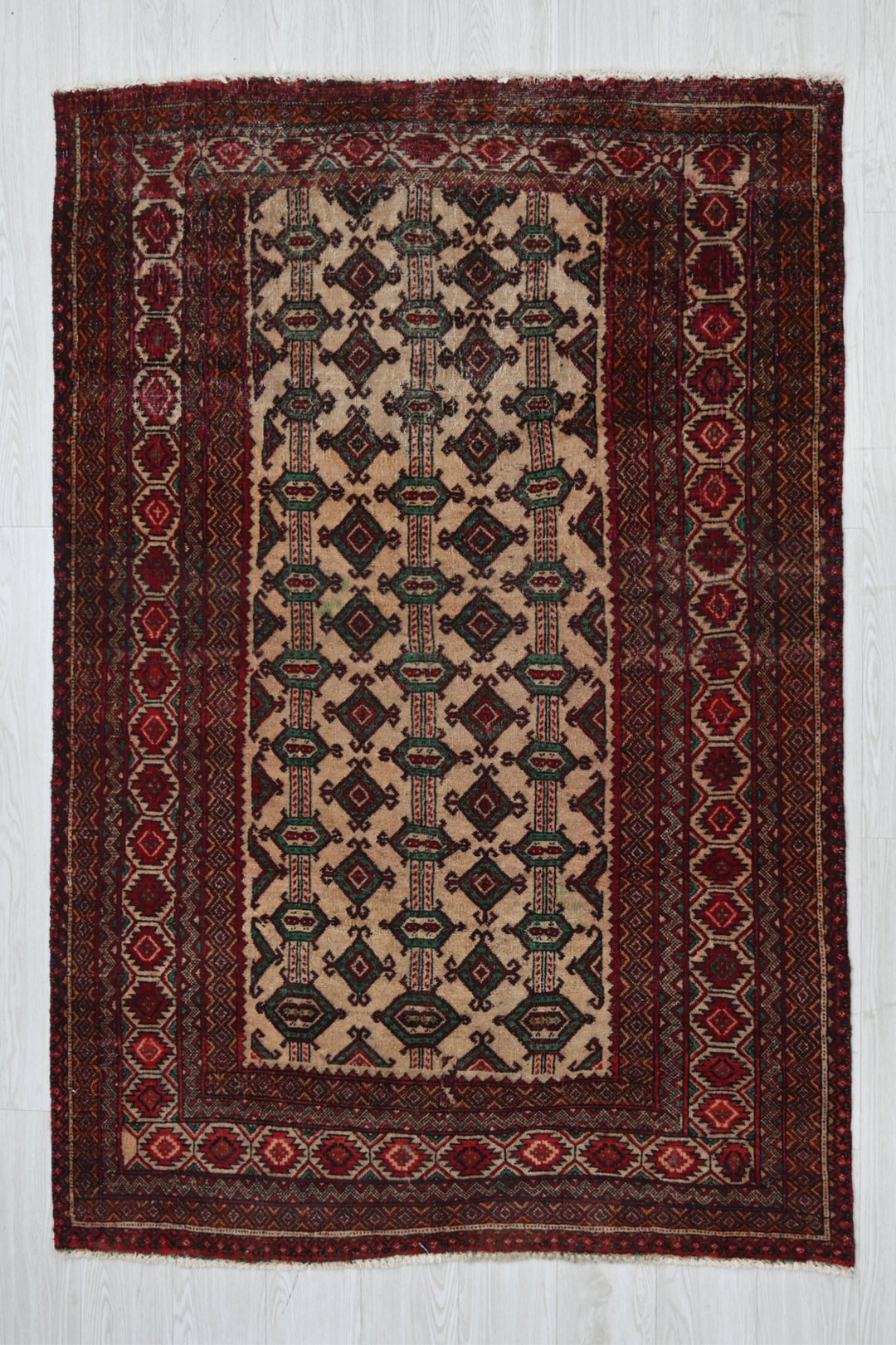 brown Accent rug 4' 0" x 5' 9"