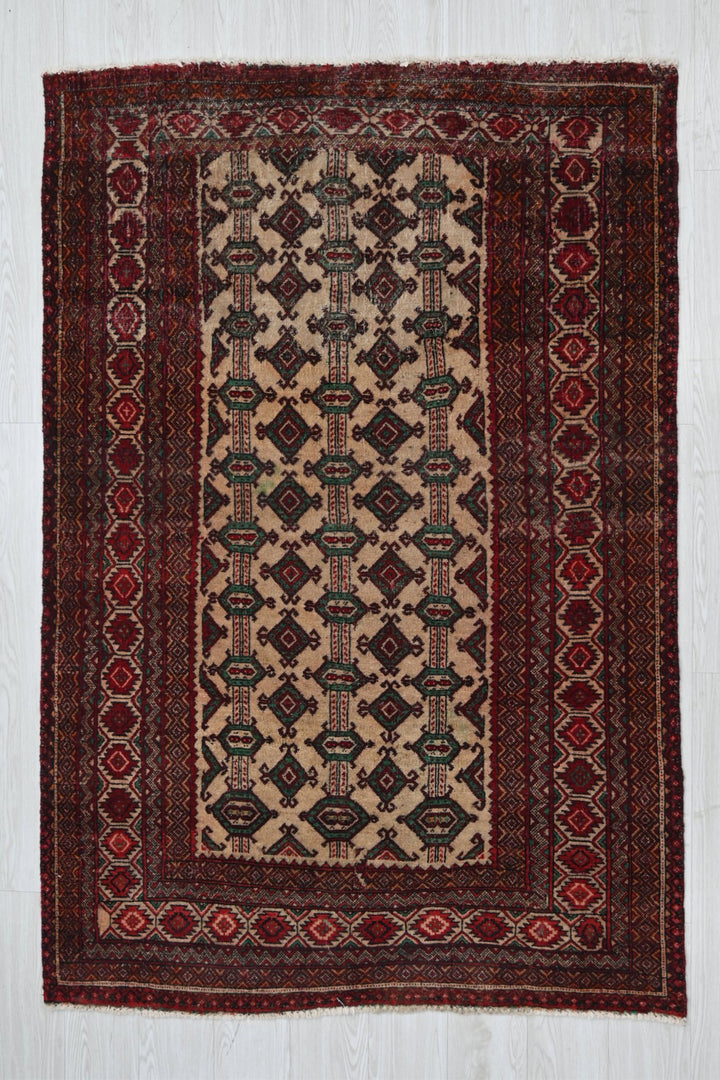 brown Accent rug 4' 0" x 5' 9"