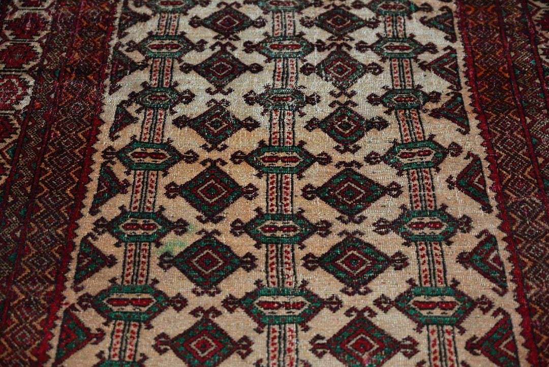 brown Accent rug 4' 0" x 5' 9"