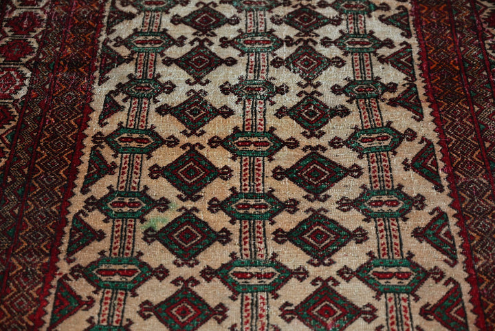 brown Accent rug 4' 0" x 5' 9"