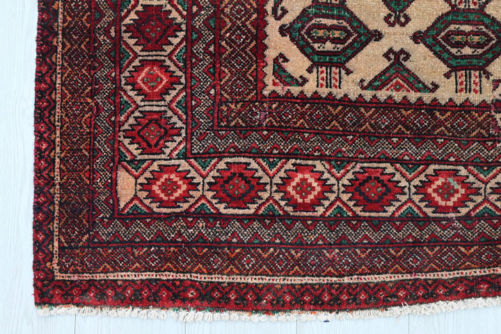 brown Accent rug 4' 0" x 5' 9"