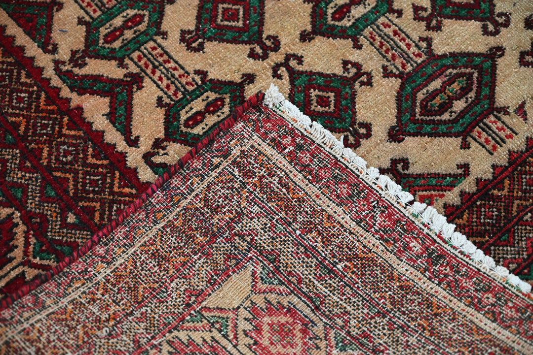 brown Accent rug 4' 0" x 5' 9"