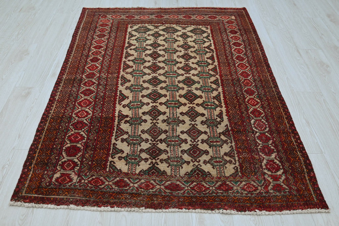 brown Accent rug 4' 0" x 5' 9"