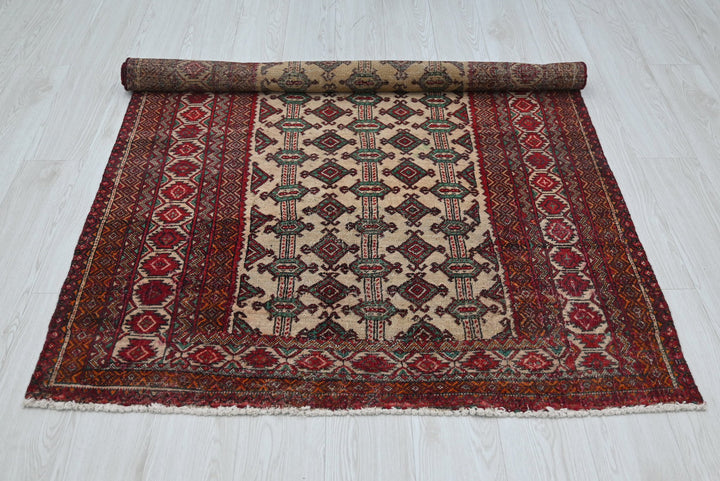 brown Accent rug 4' 0" x 5' 9"
