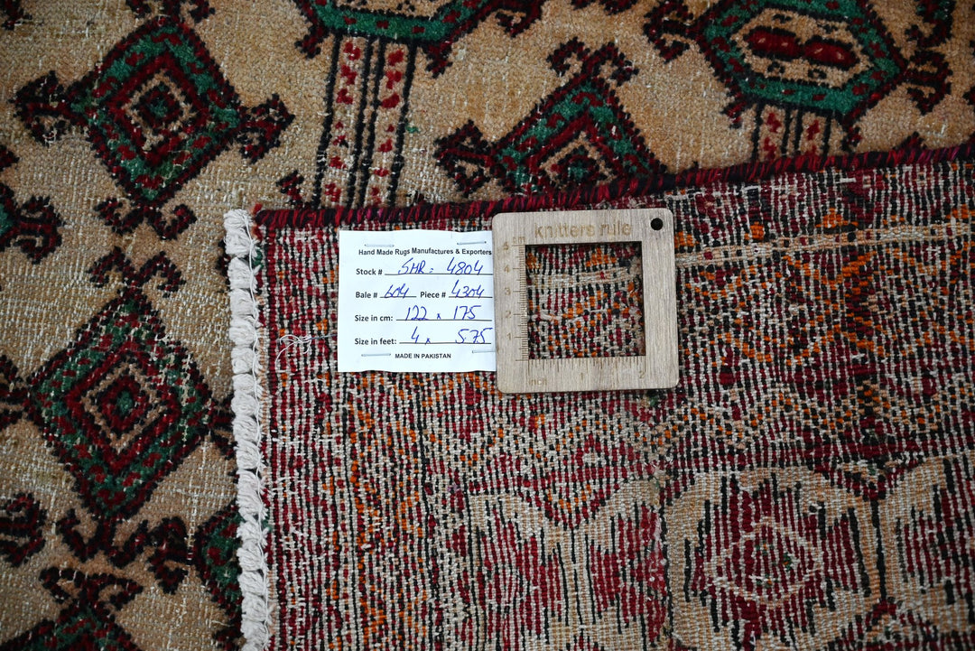 brown Accent rug 4' 0" x 5' 9"