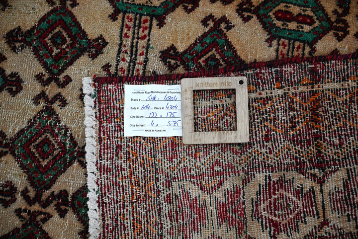 brown Accent rug 4' 0" x 5' 9"