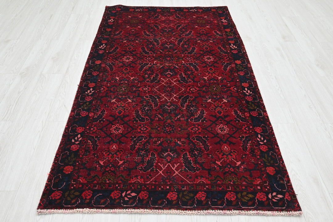 red Medium rug 3' 7" x 6' 11"