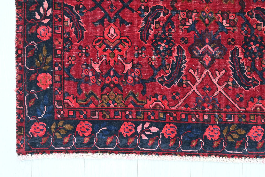 red Medium rug 3' 7" x 6' 11"