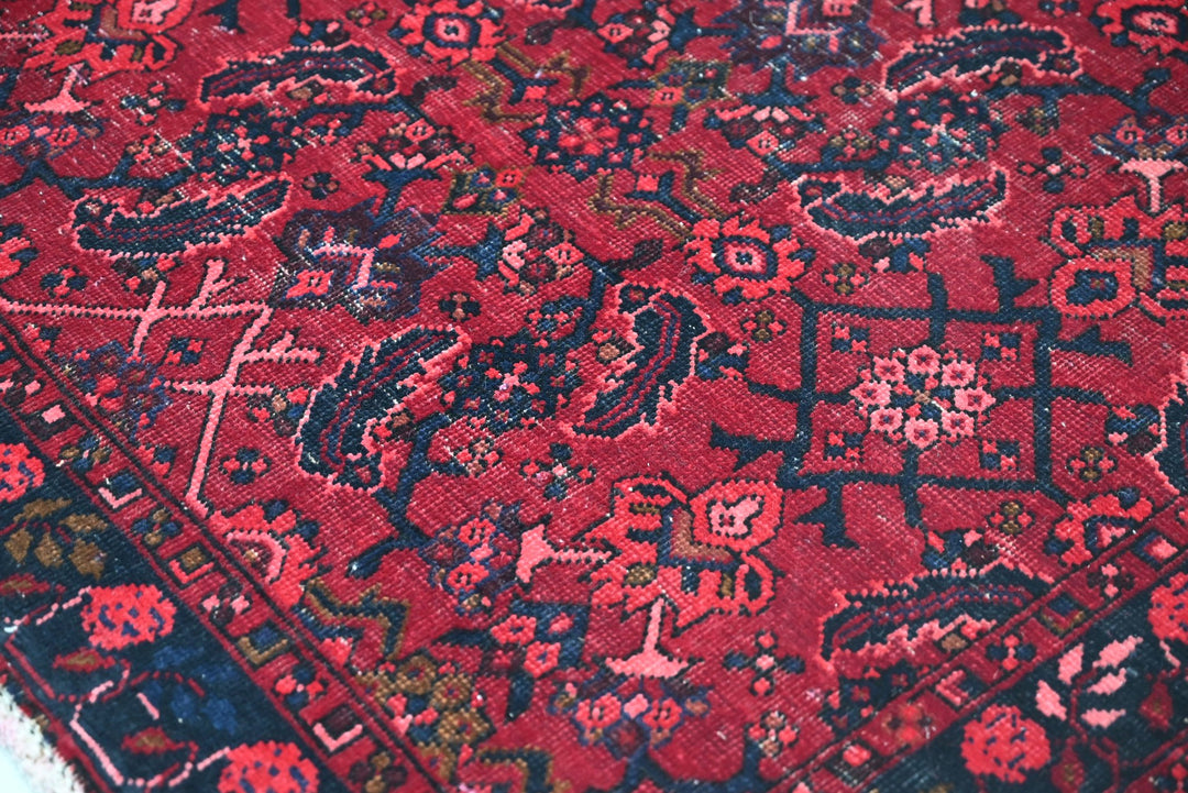 red Medium rug 3' 7" x 6' 11"