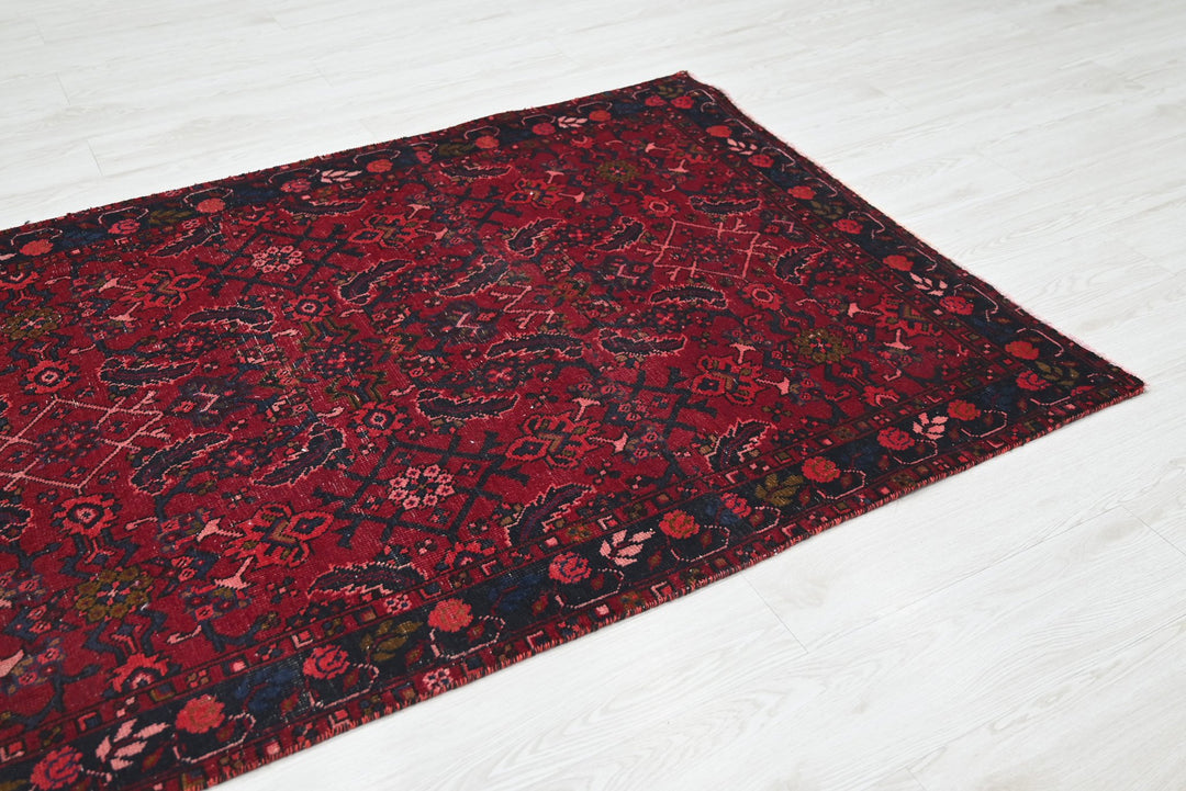 red Medium rug 3' 7" x 6' 11"