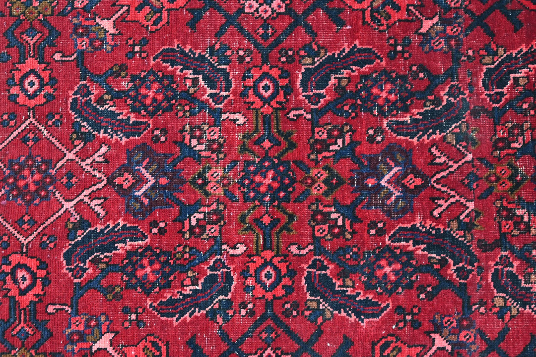 red Medium rug 3' 7" x 6' 11"