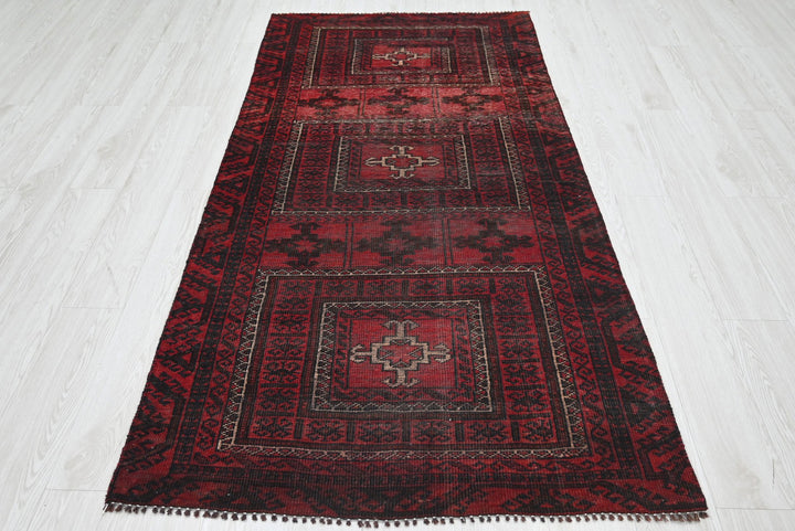 red Medium rug 3' 5" x 7' 0"