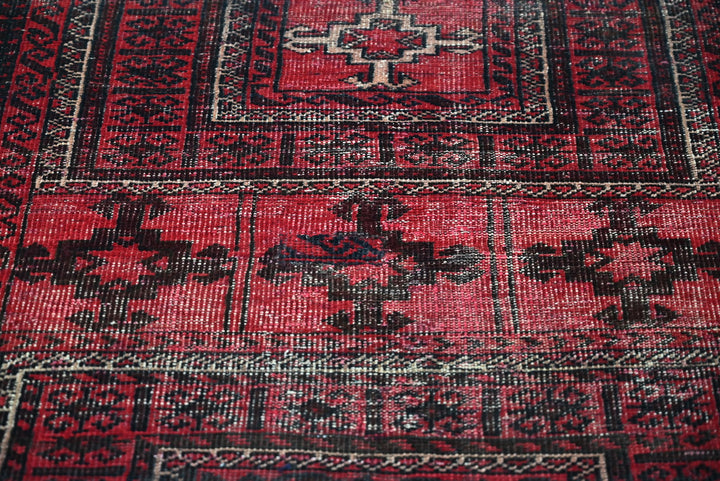 red Medium rug 3' 5" x 7' 0"