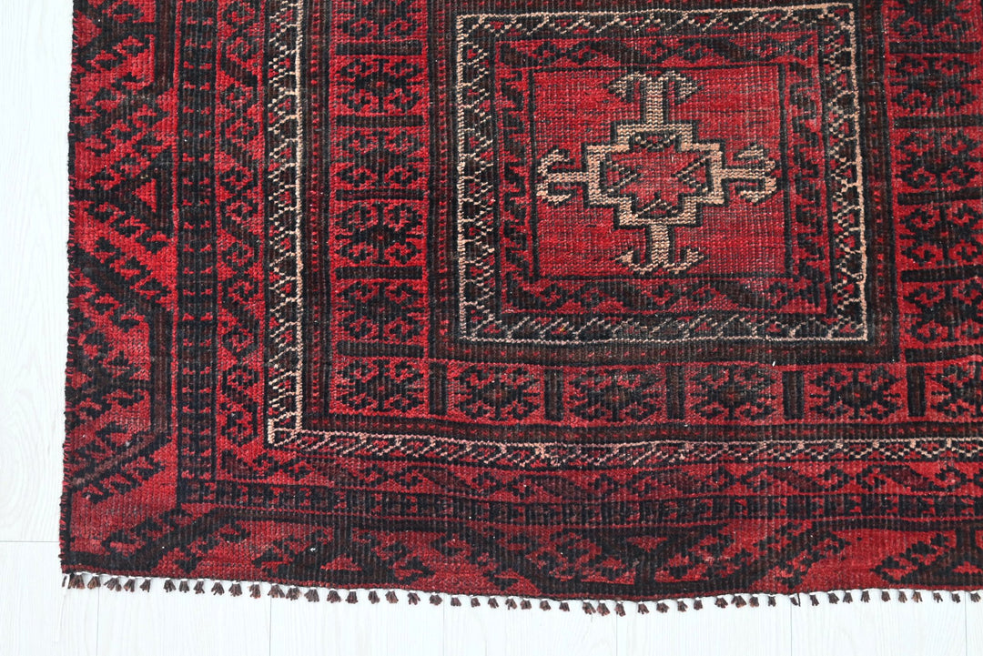 red Medium rug 3' 5" x 7' 0"