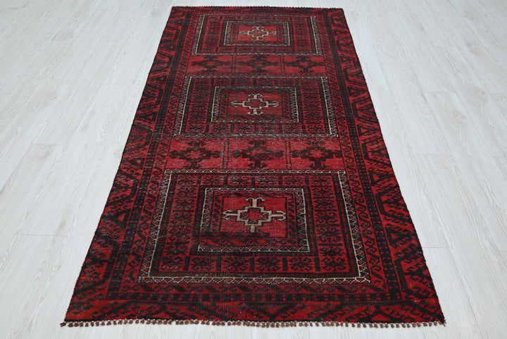 red Medium rug 3' 5" x 7' 0"