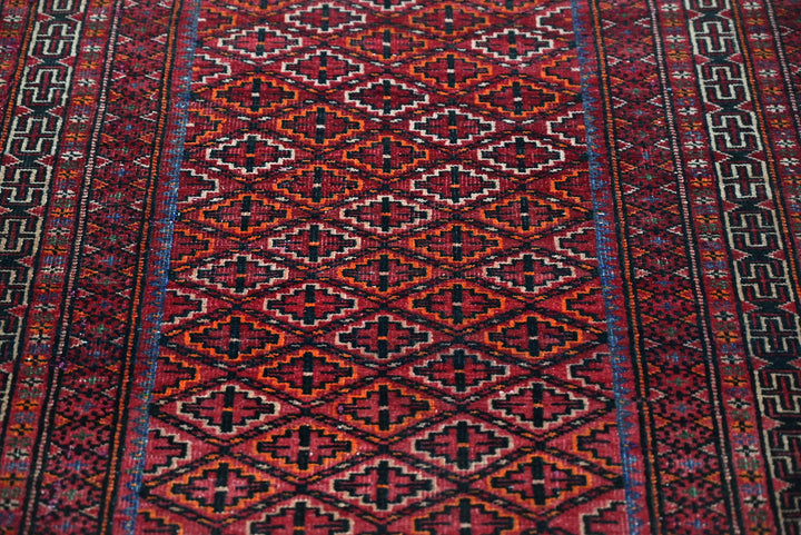 red Medium rug 3' 3" x 6' 7"