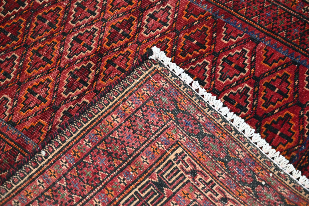 red Medium rug 3' 3" x 6' 7"