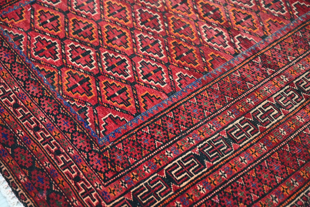 red Medium rug 3' 3" x 6' 7"