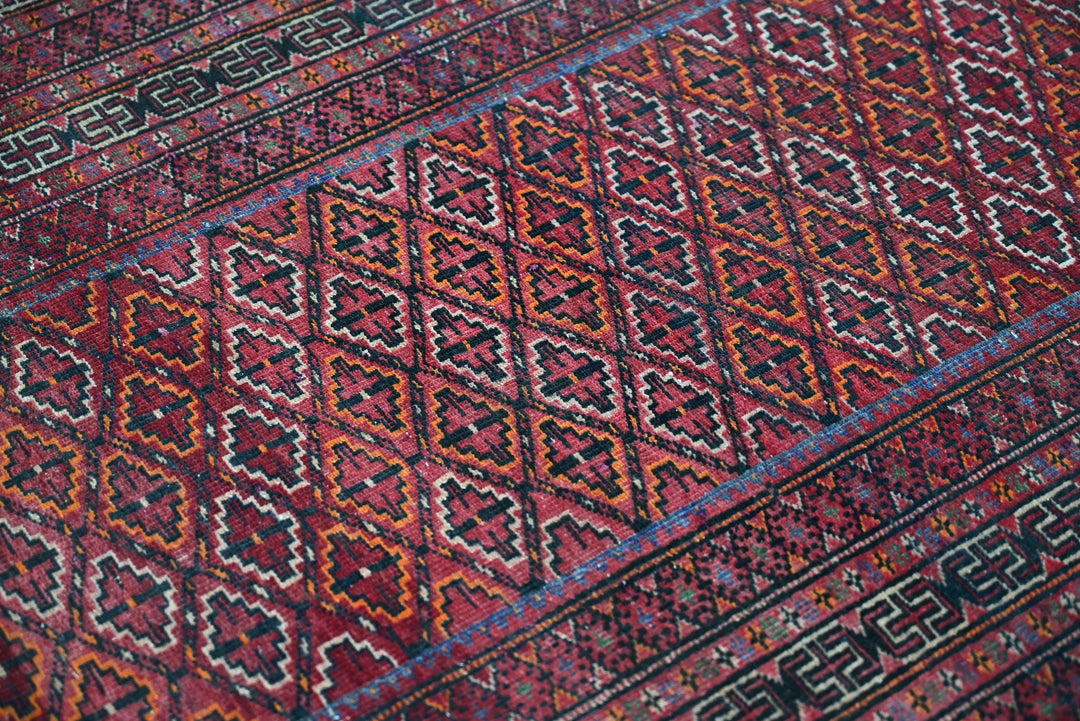 red Medium rug 3' 3" x 6' 7"