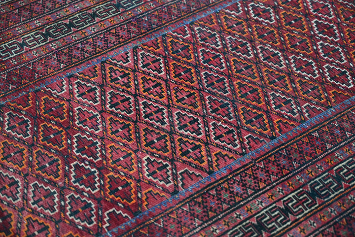 red Medium rug 3' 3" x 6' 7"