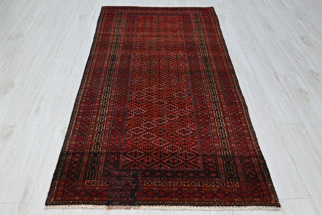 red Medium rug 3' 3" x 6' 7"