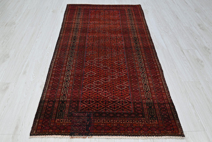 red Medium rug 3' 3" x 6' 7"