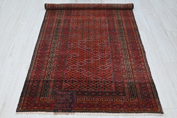 red Medium rug 3' 3" x 6' 7"