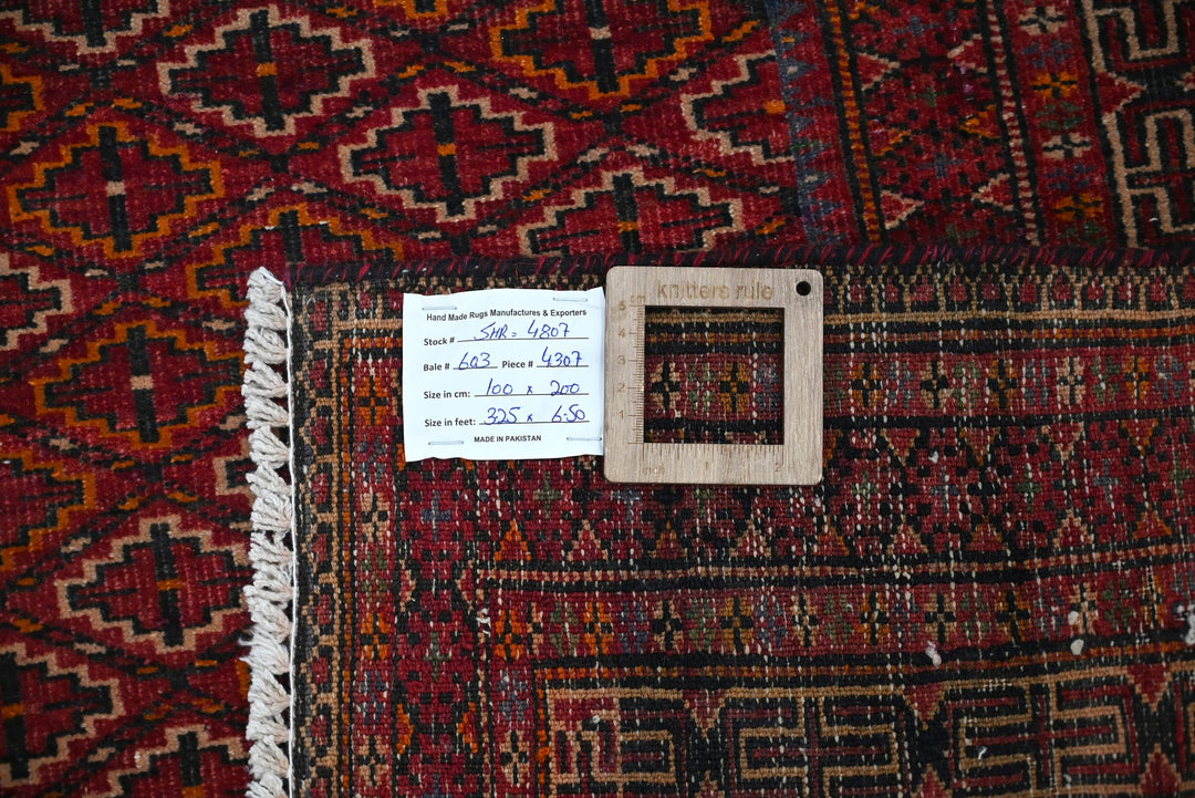 red Medium rug 3' 3" x 6' 7"