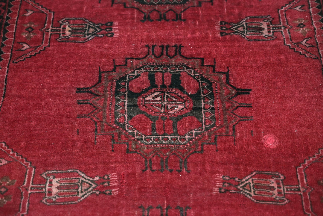 red Medium rug 3' 7" x 6' 10"