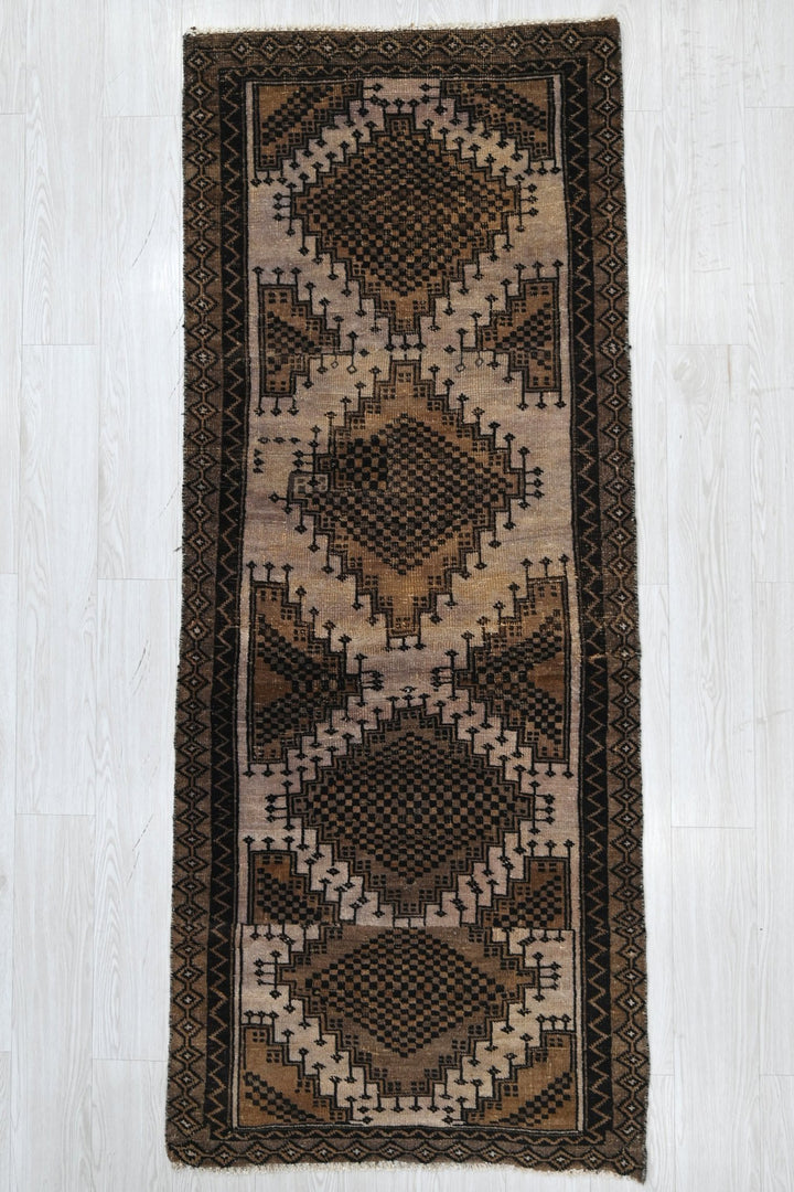 brown Medium rug 2' 9" x 7' 1"