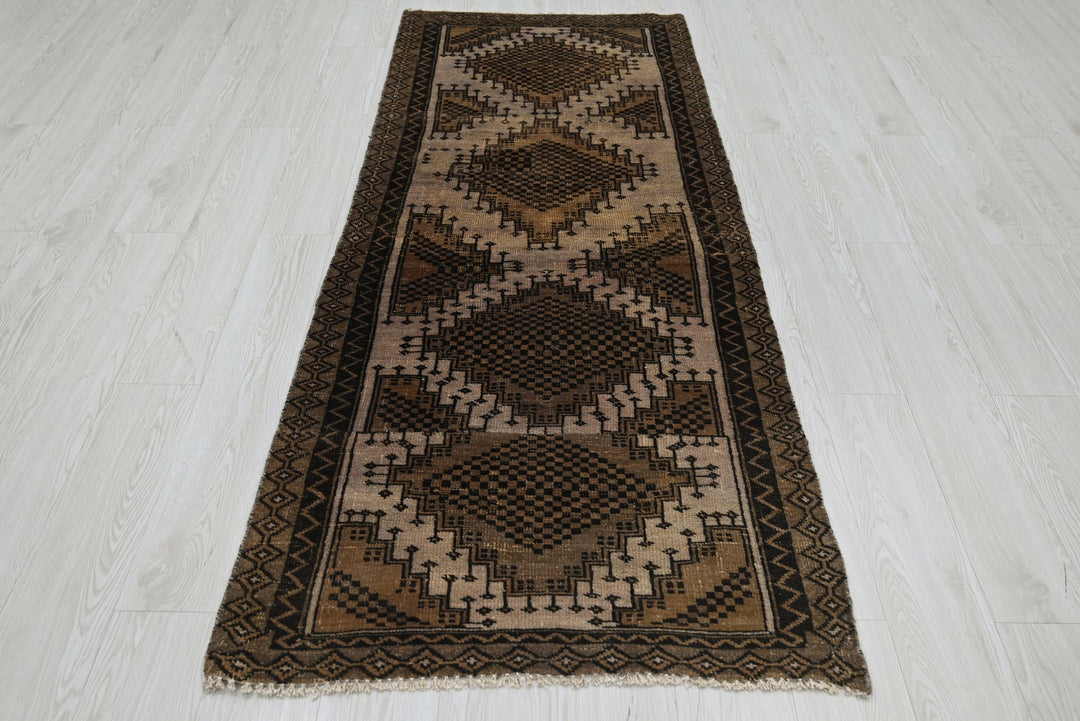brown Medium rug 2' 9" x 7' 1"