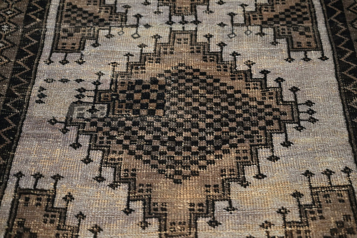 brown Medium rug 2' 9" x 7' 1"