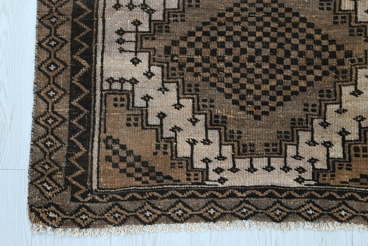 brown Medium rug 2' 9" x 7' 1"