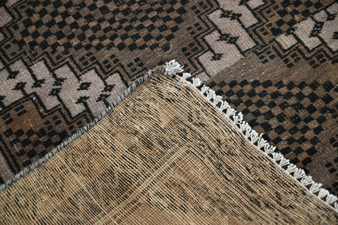 brown Medium rug 2' 9" x 7' 1"