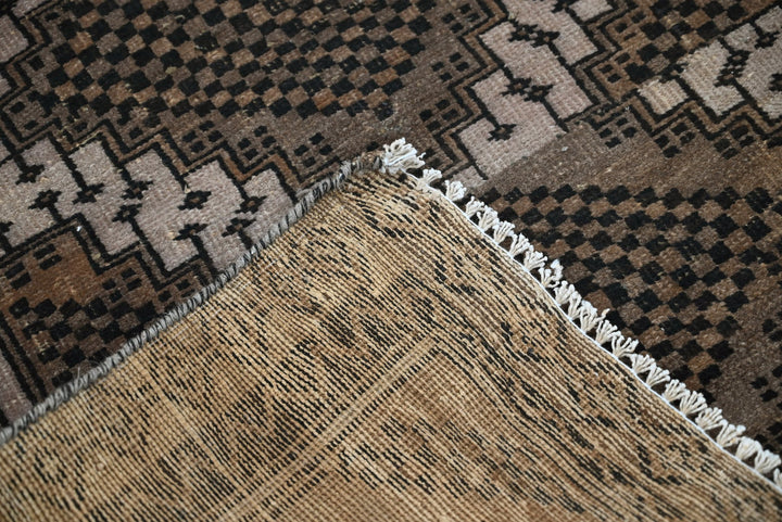 brown Medium rug 2' 9" x 7' 1"