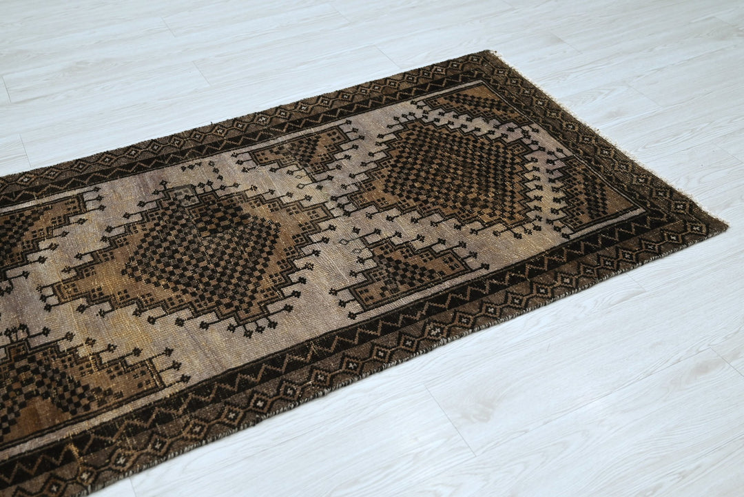 brown Medium rug 2' 9" x 7' 1"