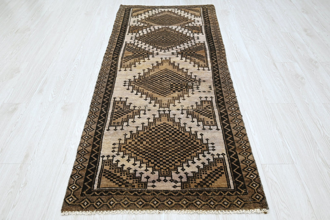 brown Medium rug 2' 9" x 7' 1"