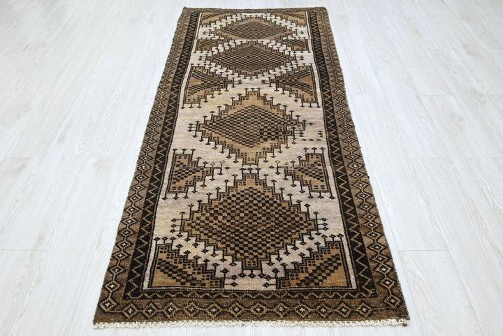 brown Medium rug 2' 9" x 7' 1"