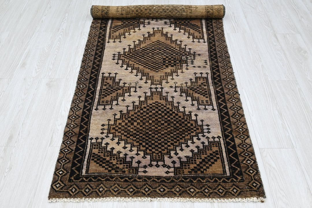 brown Medium rug 2' 9" x 7' 1"