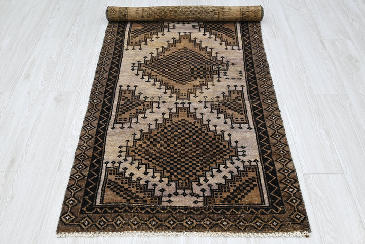 brown Medium rug 2' 9" x 7' 1"