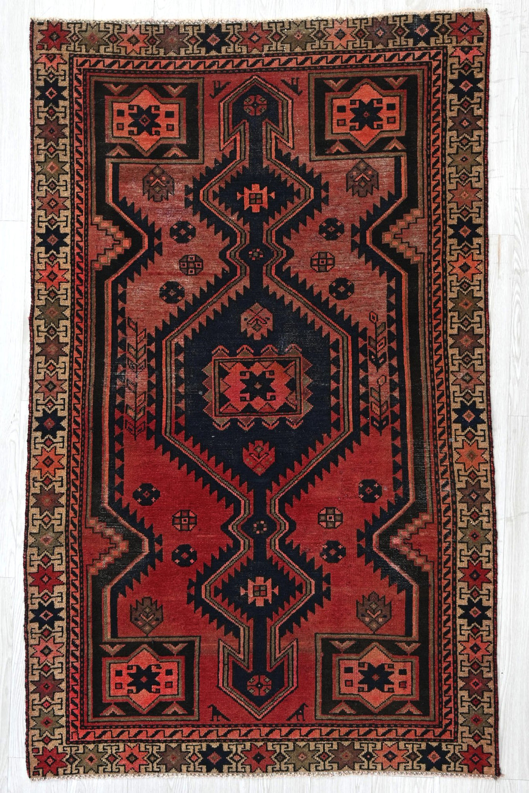 red Accent rug 3' 9" x 6' 3"
