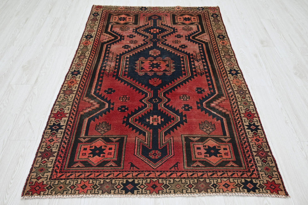 red Accent rug 3' 9" x 6' 3"