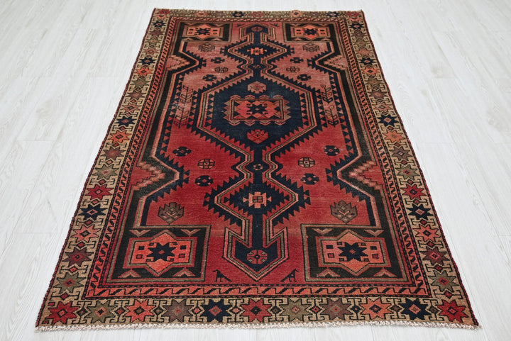 red Accent rug 3' 9" x 6' 3"