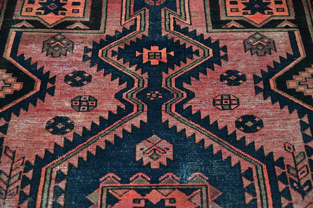 red Accent rug 3' 9" x 6' 3"