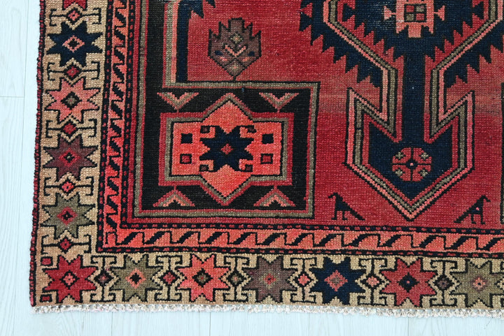 red Accent rug 3' 9" x 6' 3"