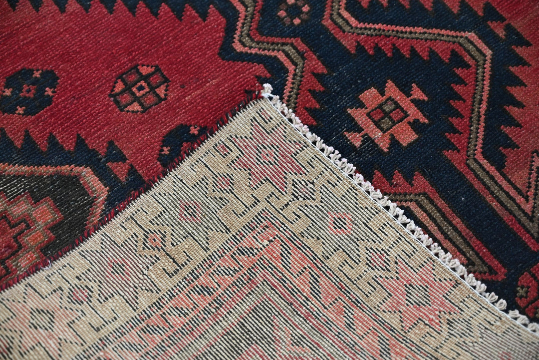 red Accent rug 3' 9" x 6' 3"